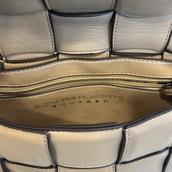 Sondra Robert’s Squared Beige Woven Leather Bag - Picture 4 of 7